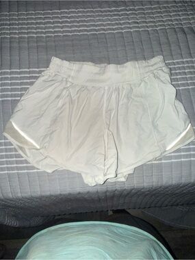 lululemon athletica White hotty hot 4” Shorts